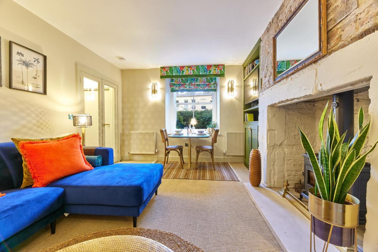 Cinnabar: Luxury, Couple's Nook In Historic Walls. *