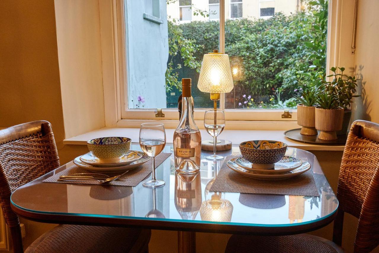 Cinnabar: Luxury, Couple's Nook In Historic Walls. Berwick Upon Tweed