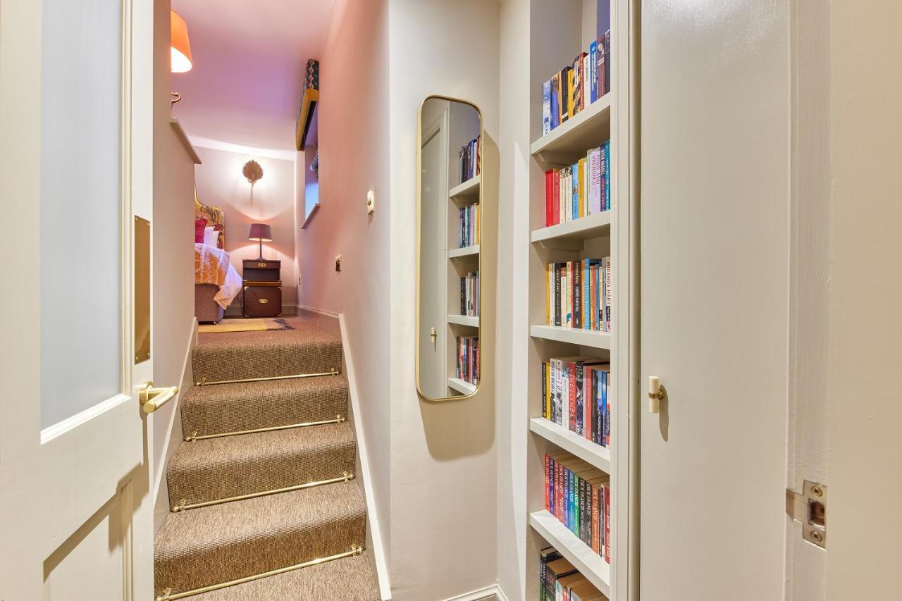 Cinnabar: Luxury, Couple's Nook In Historic Walls. Holiday home *