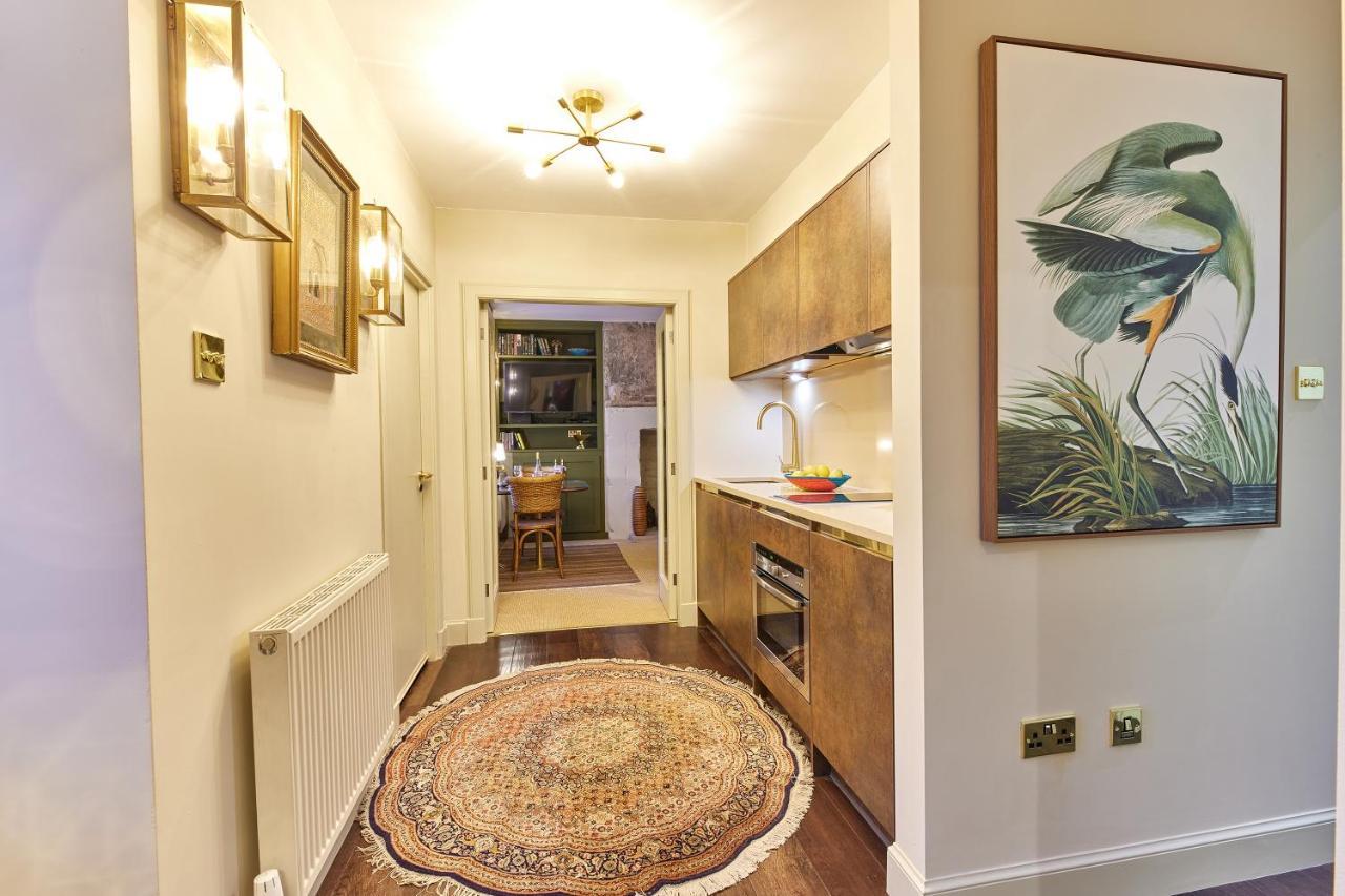 Holiday home Cinnabar: Luxury, Couple's Nook In Historic Walls.