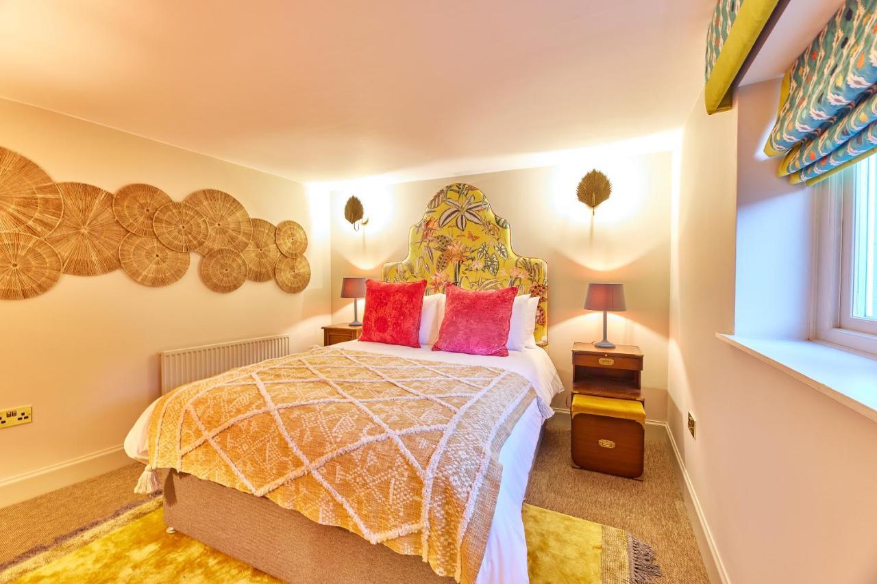 Holiday home Cinnabar: Luxury, Couple's Nook In Historic Walls.