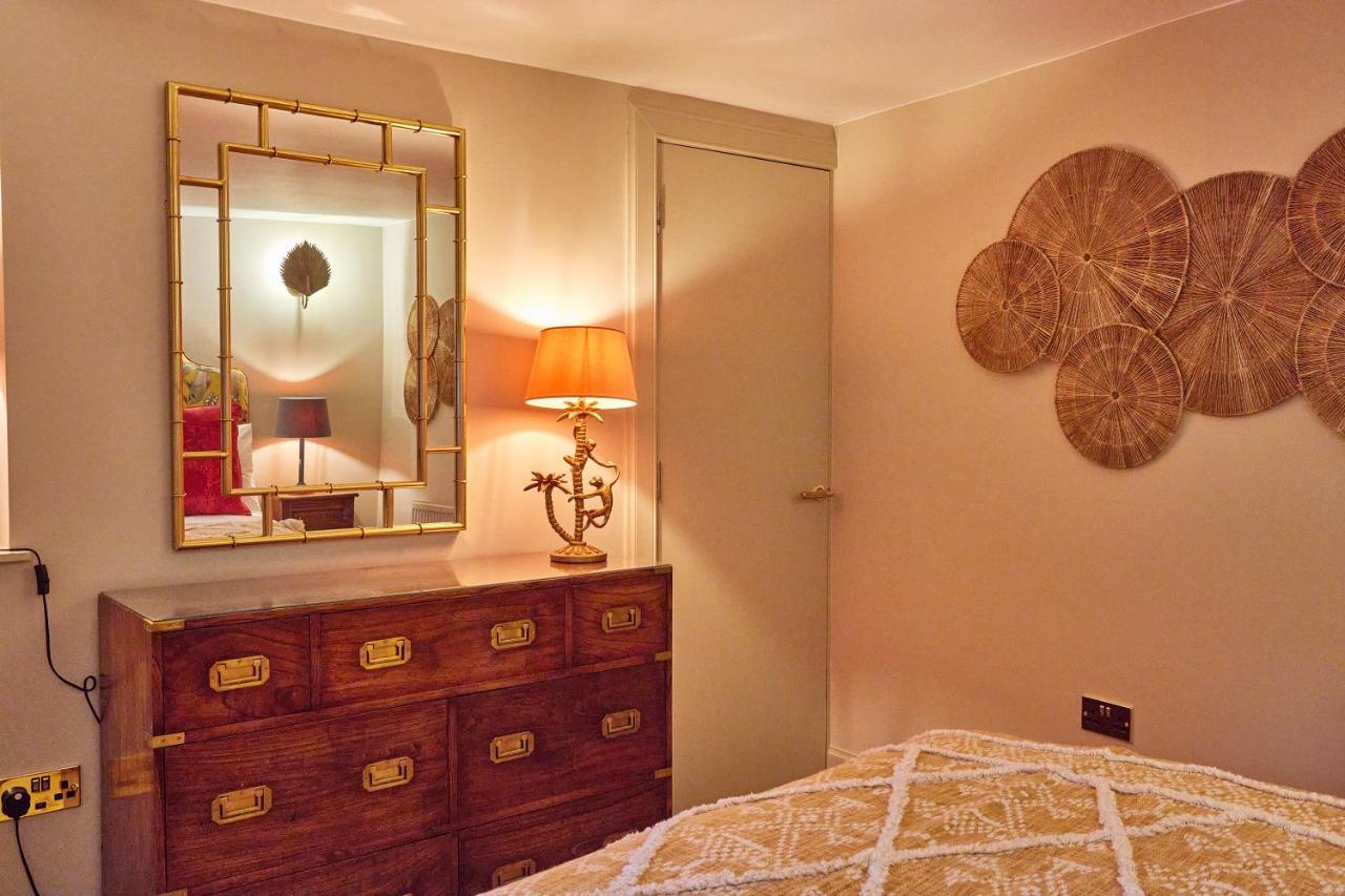 Cinnabar: Luxury, Couple's Nook In Historic Walls. Berwick Upon Tweed